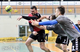 Meblarze kontynuują zwycięską passę (piłka ręczna)