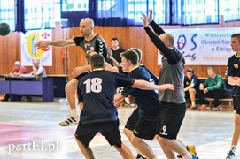 Meblarze II rozgromili rywala (piłka ręczna)