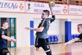 Meblarze II rozgromili rywala (piłka ręczna)