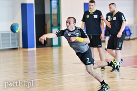 Meblarze II rozgromili rywala (piłka ręczna)