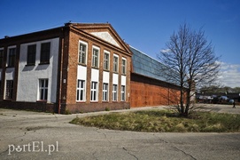 Kolejne działki w koszarach idą pod młotek