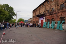 Kina nie ma, neon świeci