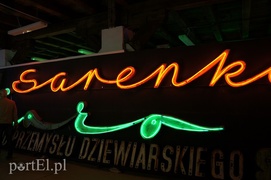 Kina nie ma, neon świeci