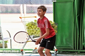 Turniejowe zmagania młodych tenisistów (tenis)