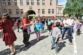 Dziedziniec ratusza opanowały dzieci