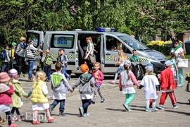 Dziedziniec ratusza opanowały dzieci Dziedziniec ratusza opanowały dzieci