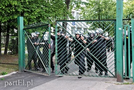 Policja kontra kibice na stadionie