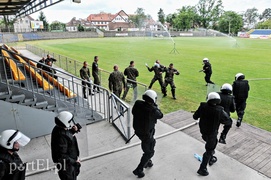 Policja kontra kibice na stadionie