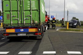 Tir uderzył w osobówkę