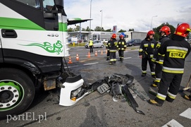 Tir uderzył w osobówkę
