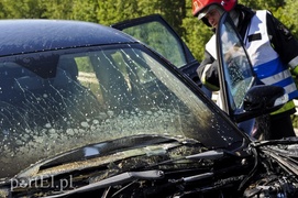 Płonący samochód na dawnej \"siódemce\"