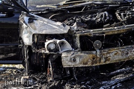 Płonący samochód na dawnej \"siódemce\"