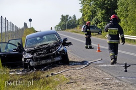 Płonący samochód na dawnej \"siódemce\"