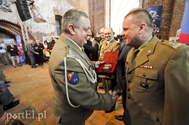 To oni karmią i ubierają żołnierzy