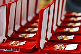 To oni karmią i ubierają żołnierzy