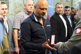 To oni karmią i ubierają żołnierzy