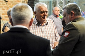 To oni karmią i ubierają żołnierzy