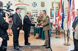 Dla żołnierza sztandar to wielki honor