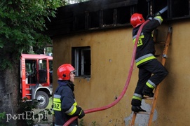 Pożar tuż przy moście