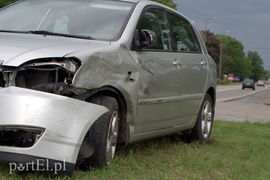 Wypadek za wiaduktem, trzy osoby w szpitalu