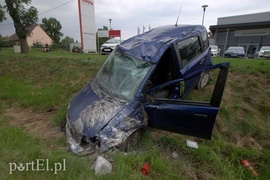 Wypadek za wiaduktem, trzy osoby w szpitalu