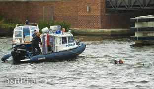 Policyjny festyn w deszczu