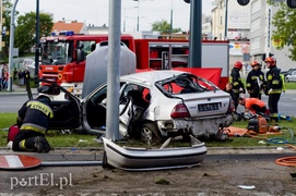 Wypadek karetki na 12 Lutego. Jedna osoba nie żyje, trzy w ciężkim stanie trafiły do szpitala