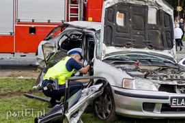 Wypadek karetki na 12 Lutego. Jedna osoba nie żyje, trzy w ciężkim stanie trafiły do szpitala
