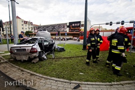 Wypadek karetki na 12 Lutego. Jedna osoba nie żyje, trzy w ciężkim stanie trafiły do szpitala
