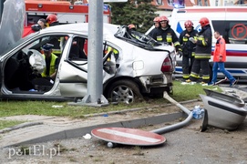 Wypadek karetki na 12 Lutego. Jedna osoba nie żyje, trzy w ciężkim stanie trafiły do szpitala