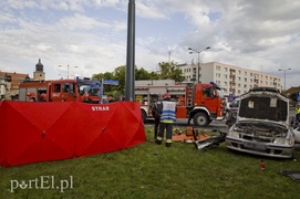 Wypadek karetki na 12 Lutego. Jedna osoba nie żyje, trzy w ciężkim stanie trafiły do szpitala