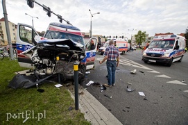 Wypadek karetki na 12 Lutego. Jedna osoba nie żyje, trzy w ciężkim stanie trafiły do szpitala