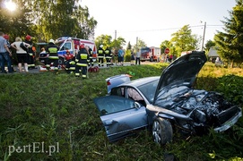 Audi zderzyło się z ciężarówką. Są ranni