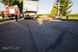 Audi zderzyło się z ciężarówką. Są ranni