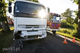Audi zderzyło się z ciężarówką. Są ranni