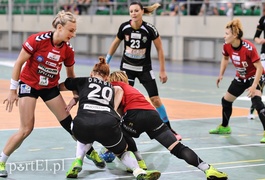 Start bliski zremisowania z mistrzyniami (piłka ręczna)