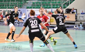 Start bliski zremisowania z mistrzyniami (piłka ręczna)