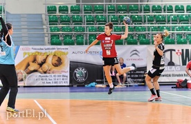 Start bliski zremisowania z mistrzyniami (piłka ręczna)