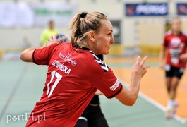 Start bliski zremisowania z mistrzyniami (piłka ręczna)