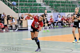 Start bliski zremisowania z mistrzyniami (piłka ręczna)