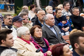 Charyzma i energia na scenie