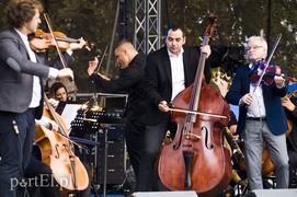Charyzma i energia na scenie
