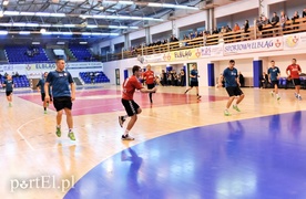 Meblarze rozbili rywala (piłka ręczna)