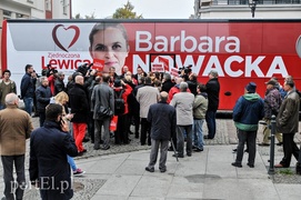 Z lewej strony nadjechała Barbara Nowacka