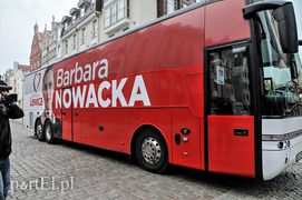 Z lewej strony nadjechała Barbara Nowacka