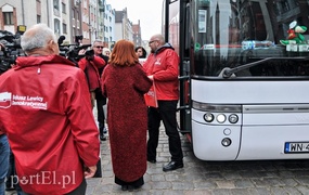 Z lewej strony nadjechała Barbara Nowacka