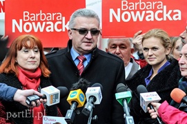 Z lewej strony nadjechała Barbara Nowacka