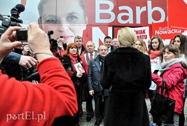 Z lewej strony nadjechała Barbara Nowacka