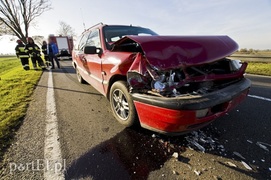 Mercedes wypchnięty z drogi, ucierpiały dzieci