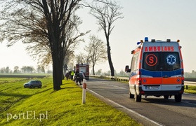 Mercedes wypchnięty z drogi, ucierpiały dzieci